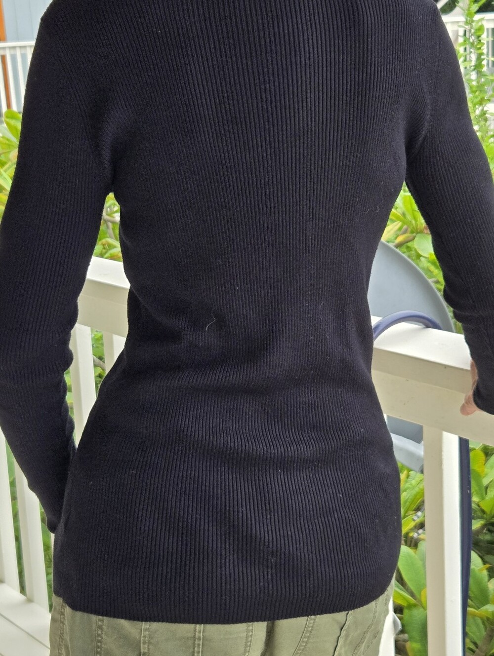 EXPRESS Women's Soft Black Turtleneck Sweater. Like New. - Picture 9 of 10